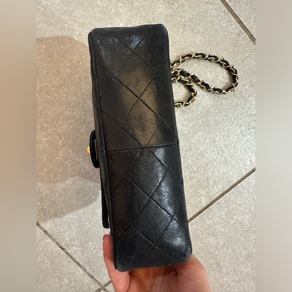 **AUTHENTIC** Chanel vintage classic flap bag in black - Picture 10 of 16